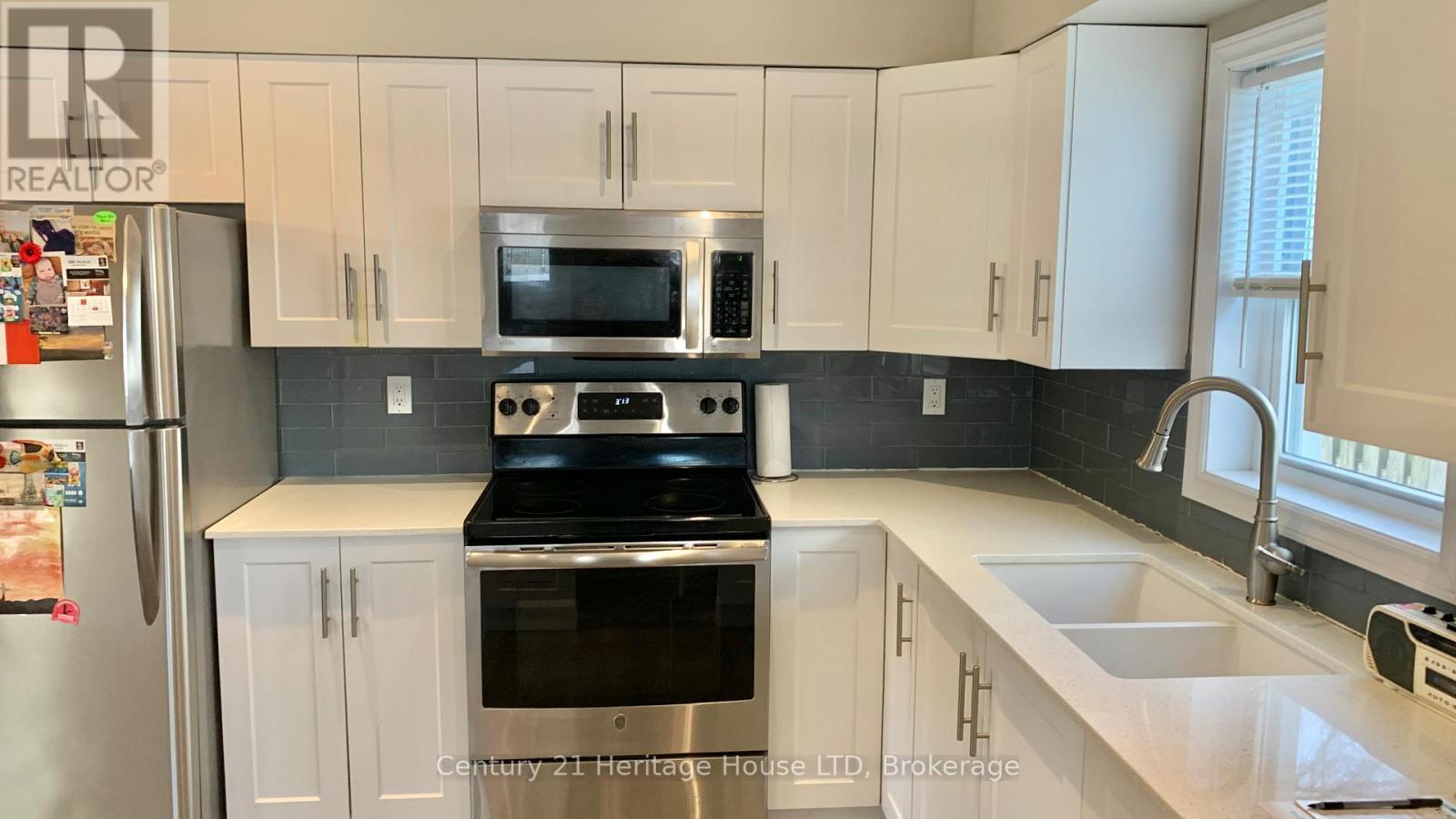 13 Knoll Street, Port Colborne (Main Street), ON - Indoor Photo Showing Kitchen With Double Sink