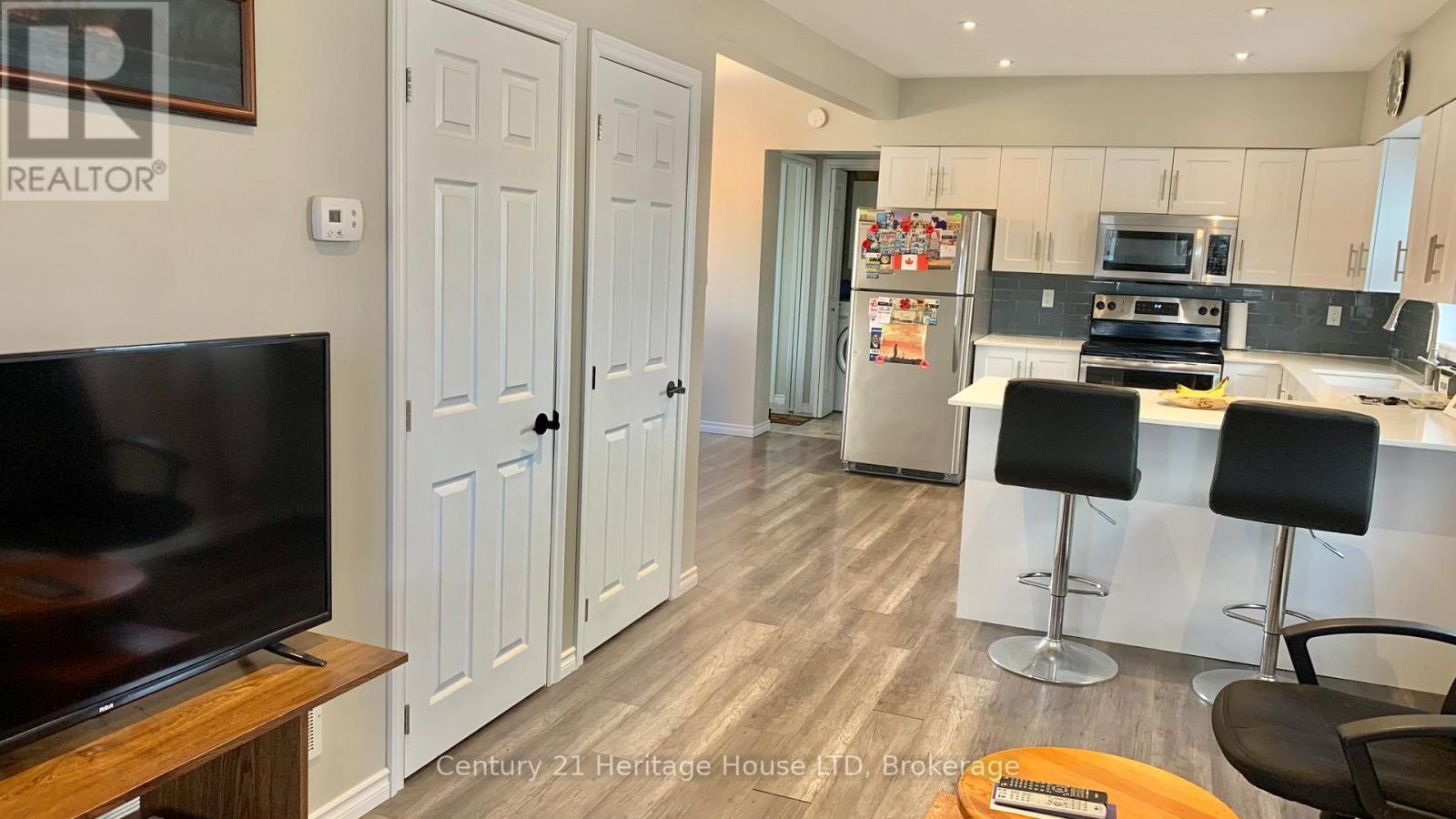 13 Knoll Street, Port Colborne (Main Street), ON - Indoor Photo Showing Kitchen
