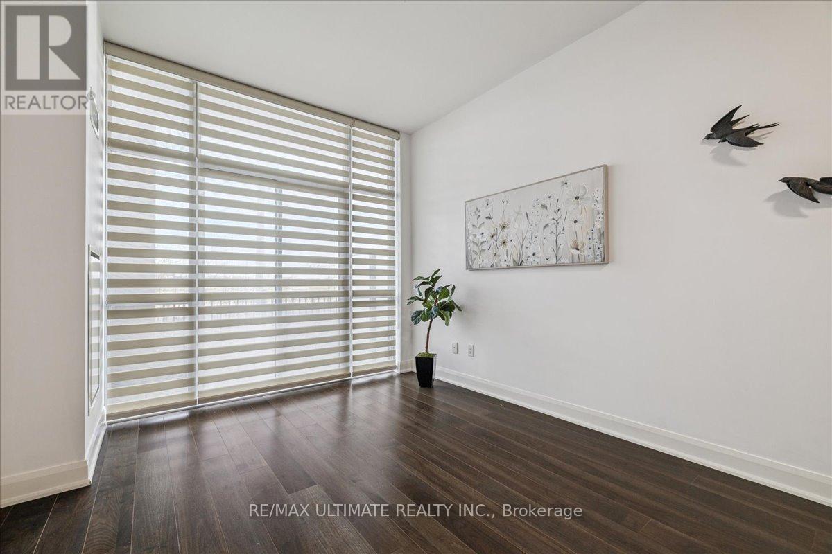 New Modern Lighting Throughout - 110 - 2480 Prince Michael Drive, Oakville, ON - Indoor Photo Showing Kitchen