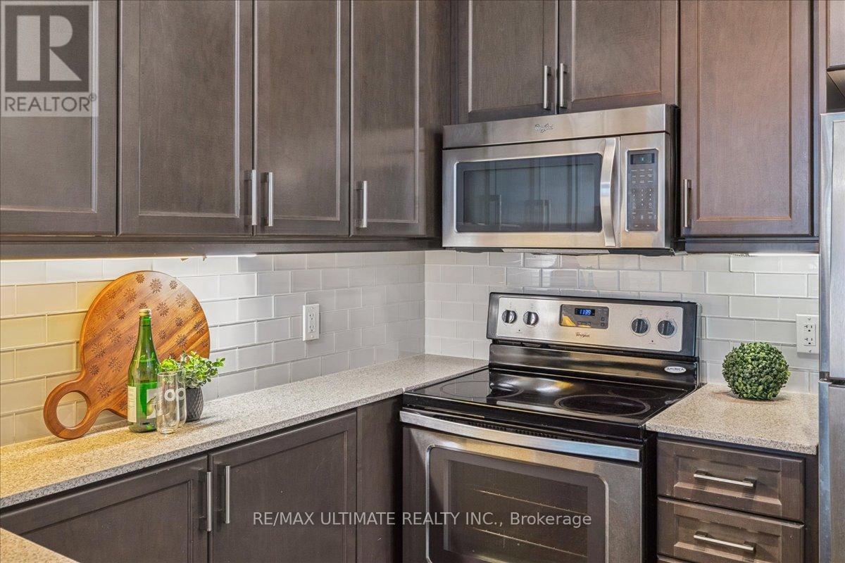 Sleek Blinds - 110 - 2480 Prince Michael Drive, Oakville, ON - Indoor Photo Showing Other Room