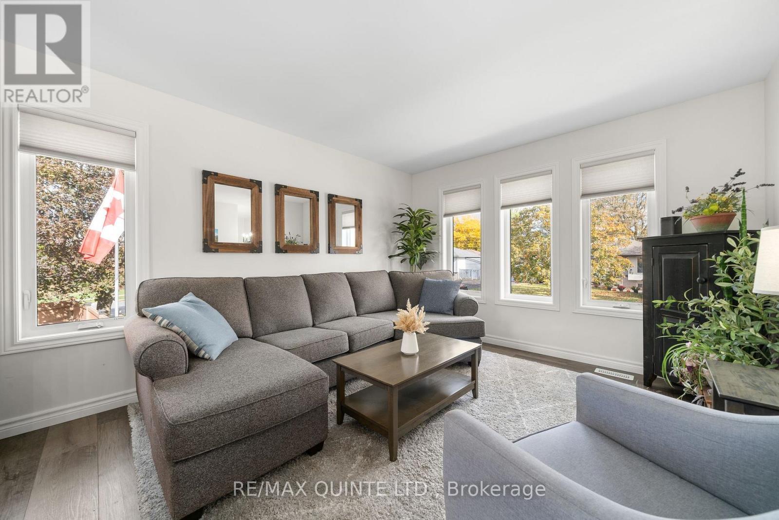 56 Alnet Drive, Belleville (Belleville Ward), ON - Indoor Photo Showing Living Room
