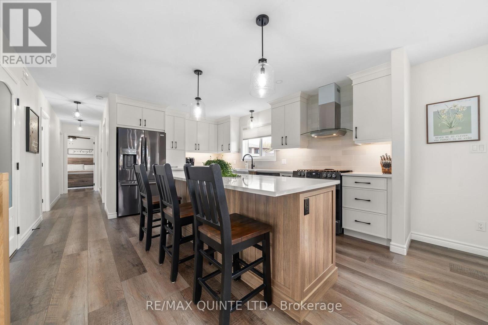 56 Alnet Drive, Belleville (Belleville Ward), ON - Indoor Photo Showing Kitchen With Upgraded Kitchen