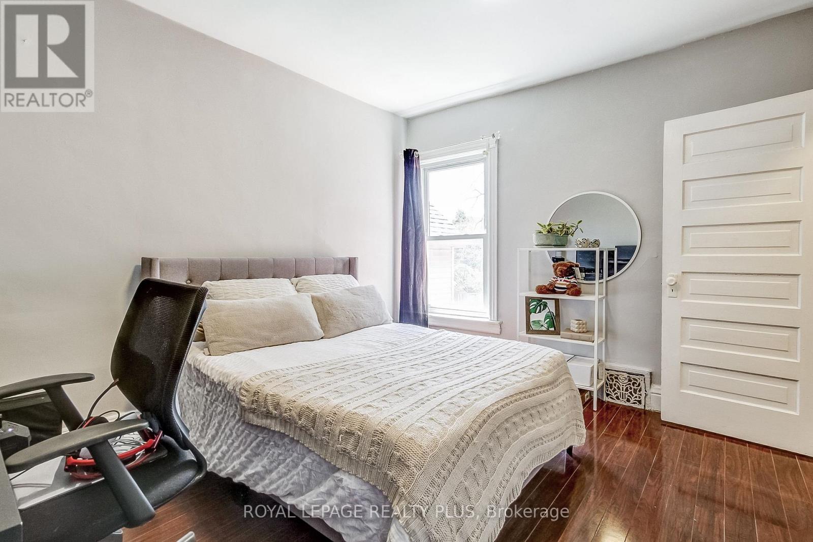 38 Rosemont Avenue, Hamilton, ON - Indoor Photo Showing Bedroom