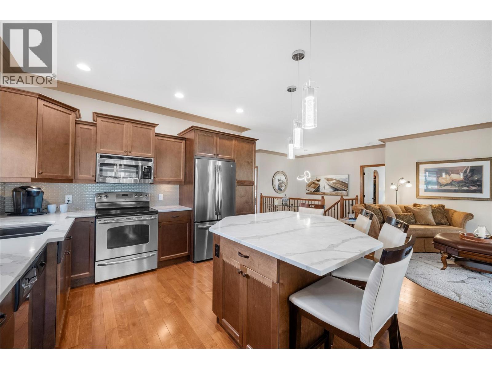 2680 Golf Course Drive Unit# 8, Blind Bay, BC - Indoor Photo Showing Kitchen With Double Sink