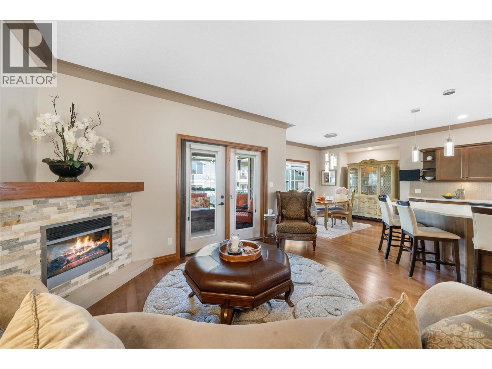 2680 Golf Course Drive Unit# 8, Blind Bay, BC - Indoor Photo Showing Living Room With Fireplace