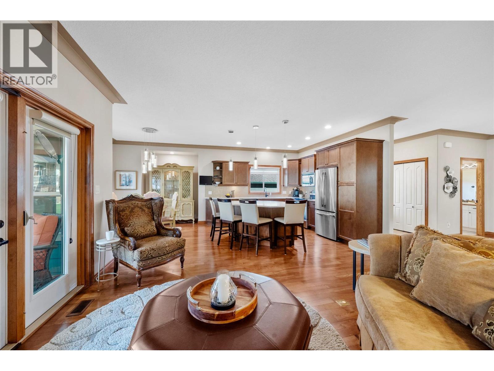 2680 Golf Course Drive Unit# 8, Blind Bay, BC - Indoor Photo Showing Living Room