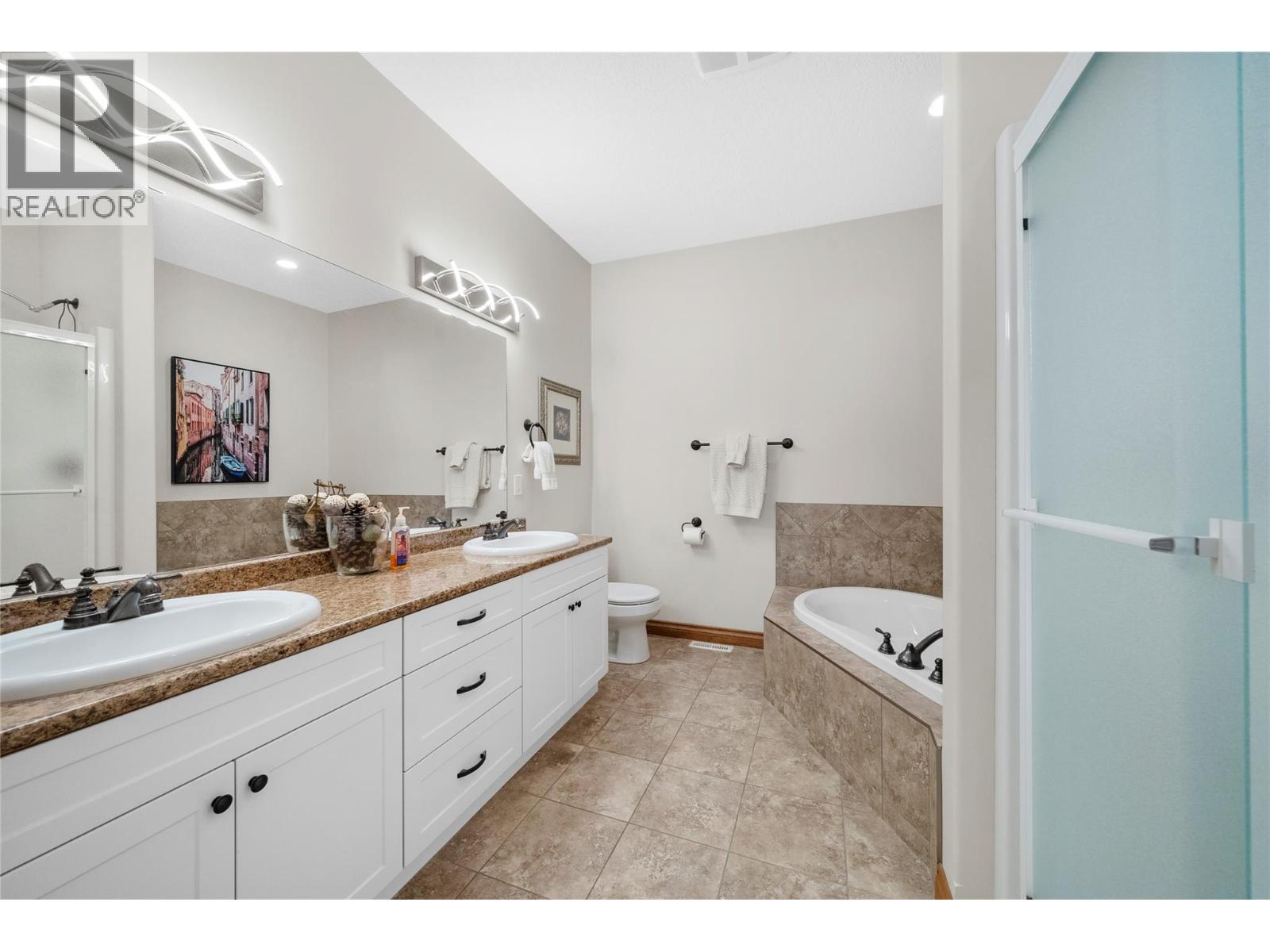 2680 Golf Course Drive Unit# 8, Blind Bay, BC - Indoor Photo Showing Bathroom