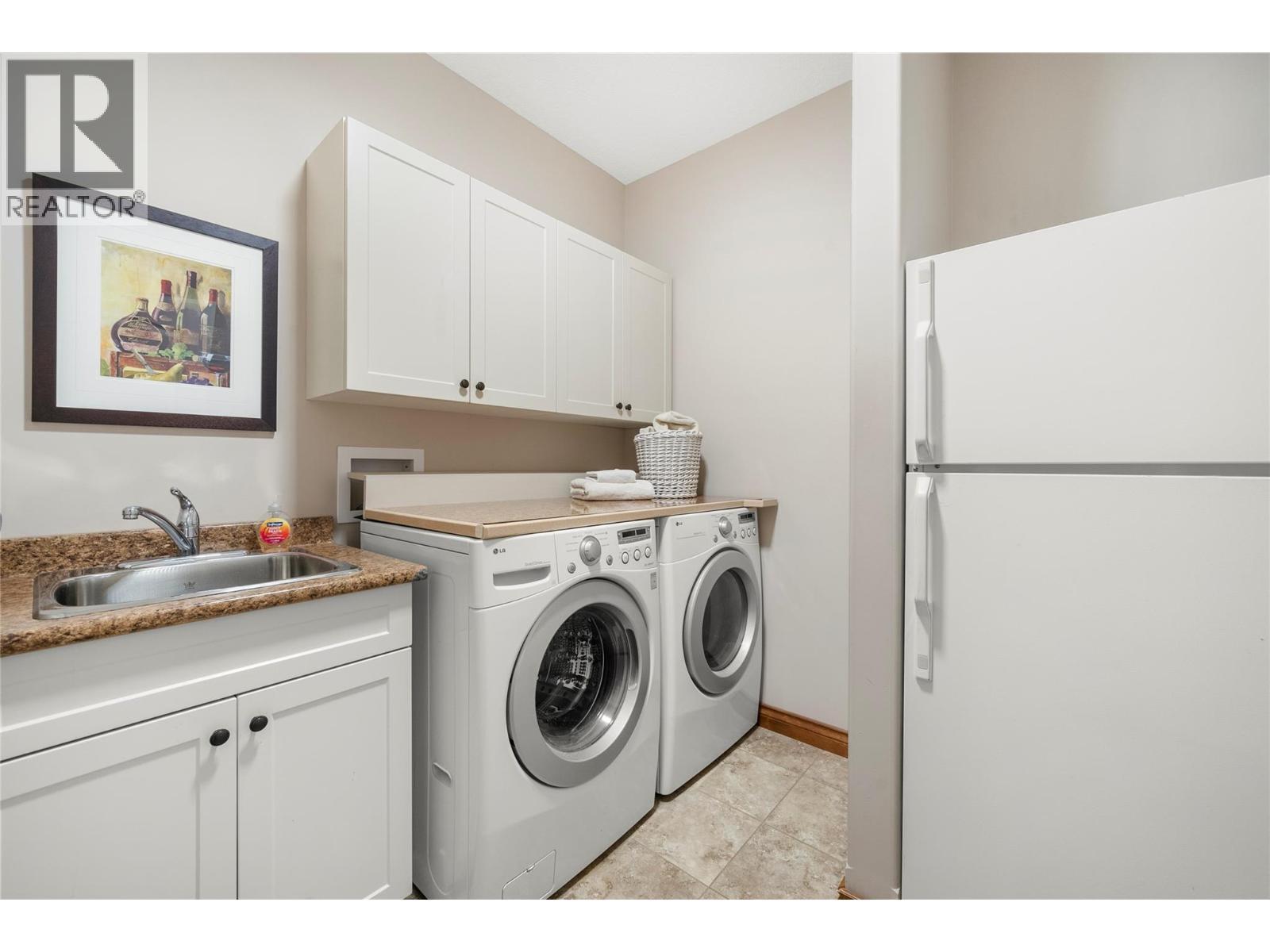 2680 Golf Course Drive Unit# 8, Blind Bay, BC - Indoor Photo Showing Laundry Room