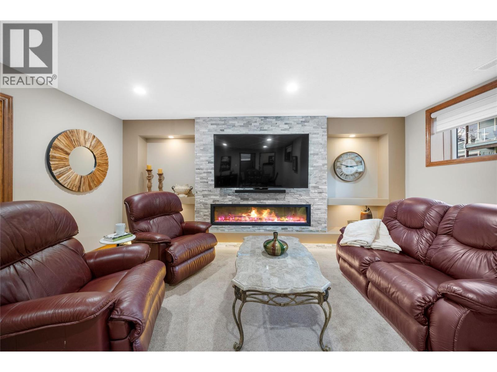2680 Golf Course Drive Unit# 8, Blind Bay, BC - Indoor Photo Showing Living Room With Fireplace