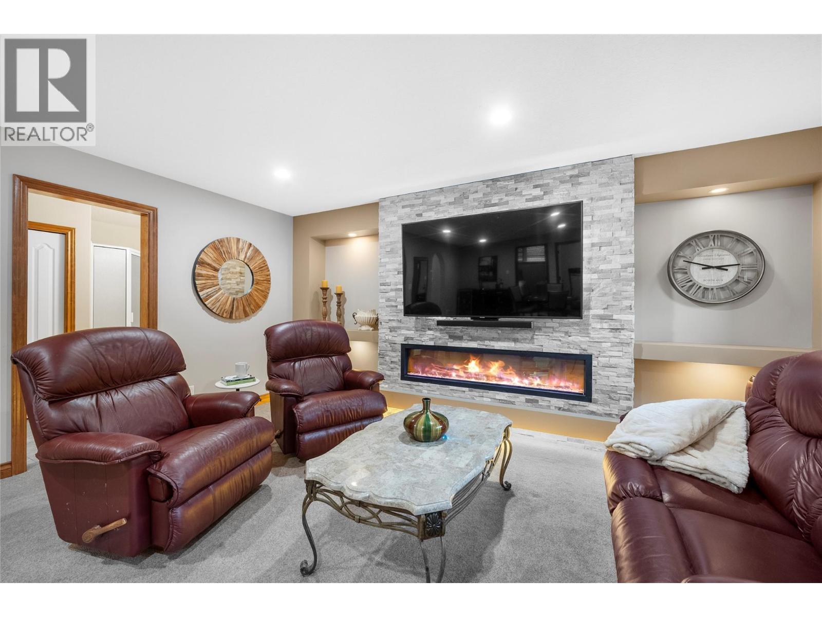 2680 Golf Course Drive Unit# 8, Blind Bay, BC - Indoor Photo Showing Living Room With Fireplace