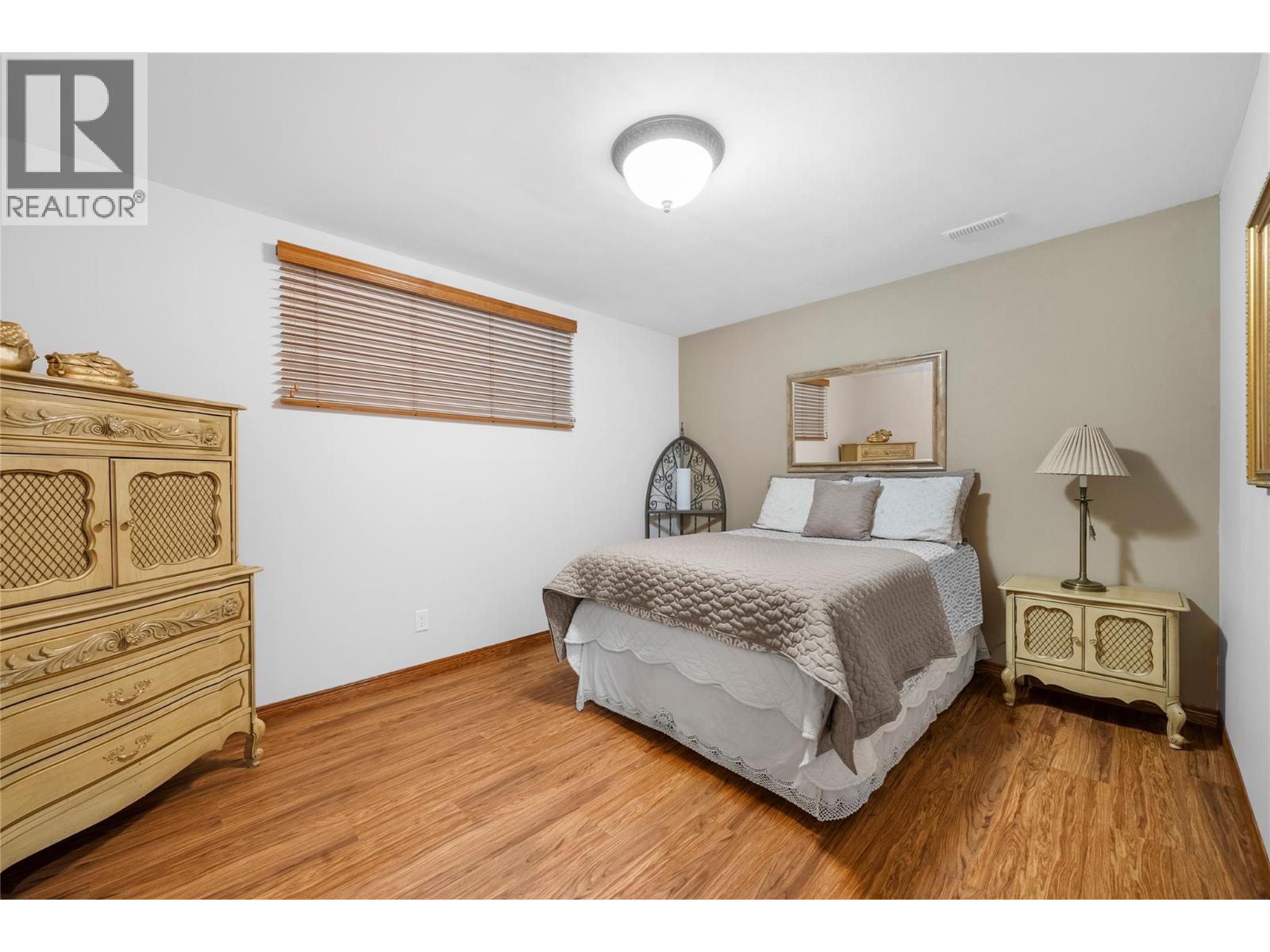 2680 Golf Course Drive Unit# 8, Blind Bay, BC - Indoor Photo Showing Bedroom