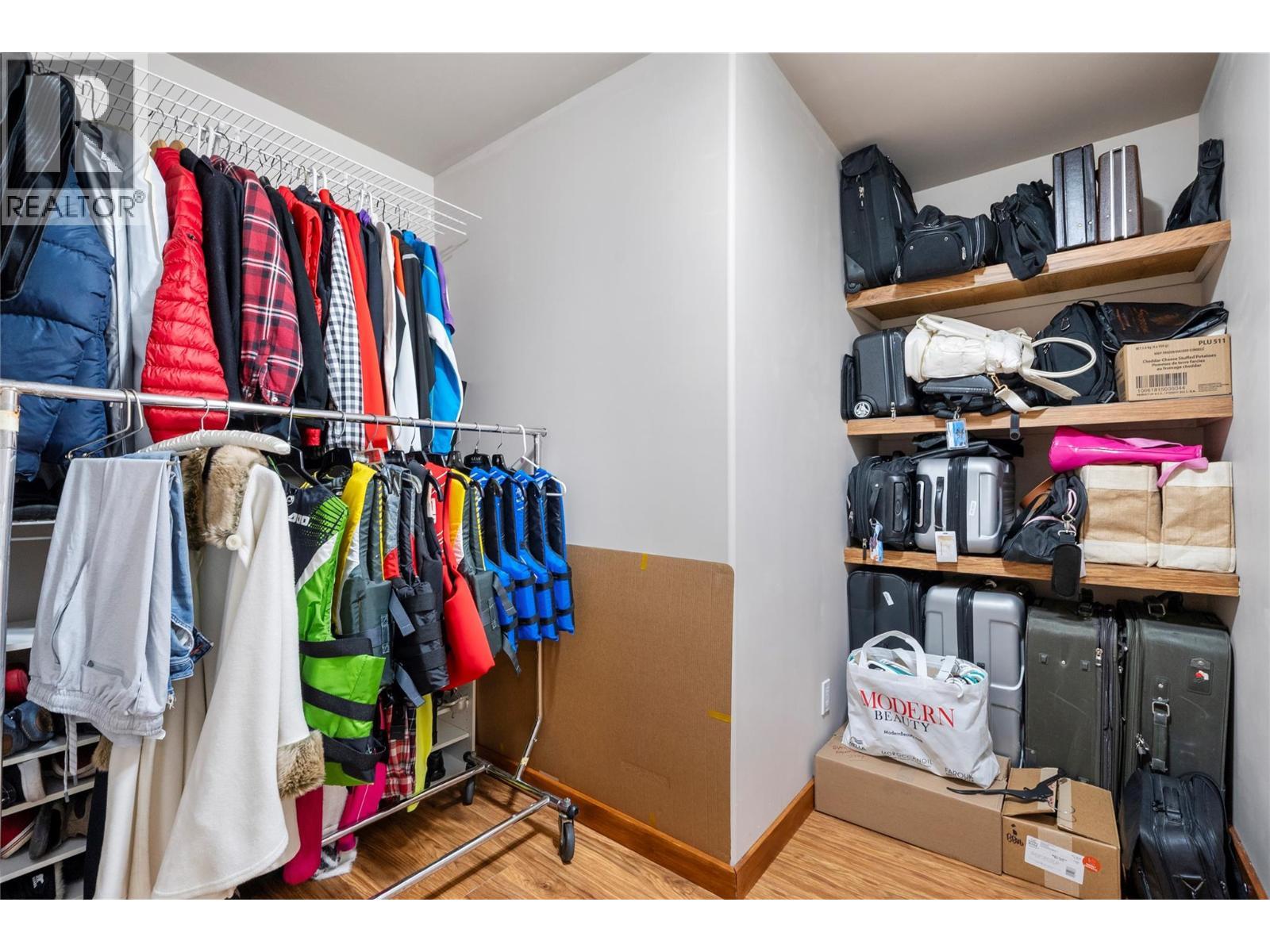 2680 Golf Course Drive Unit# 8, Blind Bay, BC - Indoor With Storage