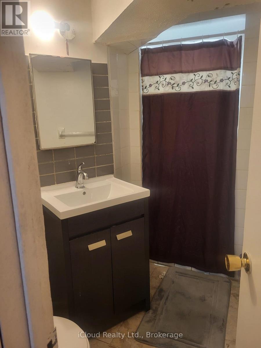 Bsmt - 7616 Discus Crescent, Mississauga, ON - Indoor Photo Showing Bathroom