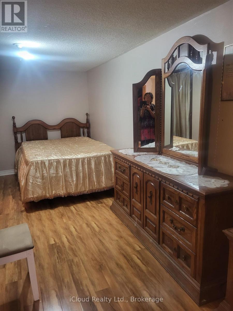 Bsmt - 7616 Discus Crescent, Mississauga, ON - Indoor Photo Showing Bedroom