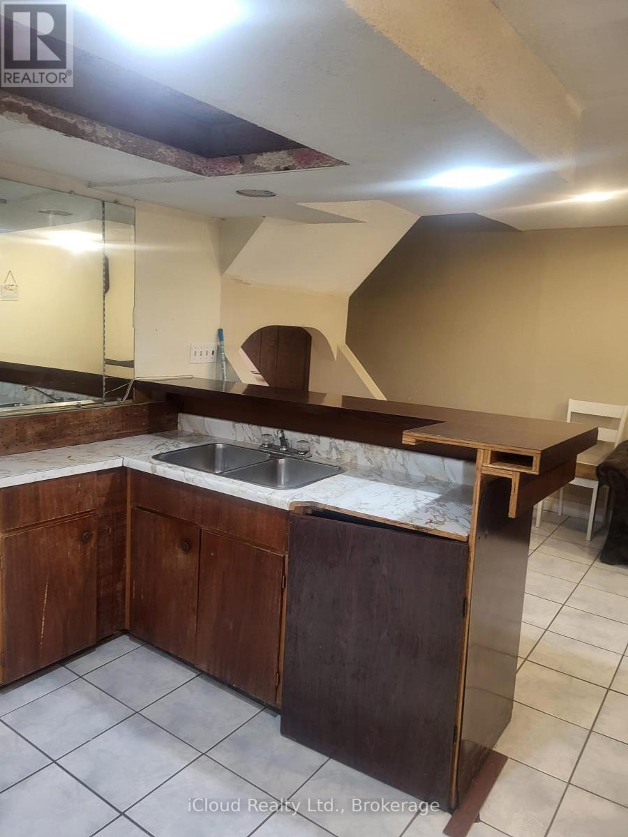 Bsmt - 7616 Discus Crescent, Mississauga, ON - Indoor Photo Showing Other Room