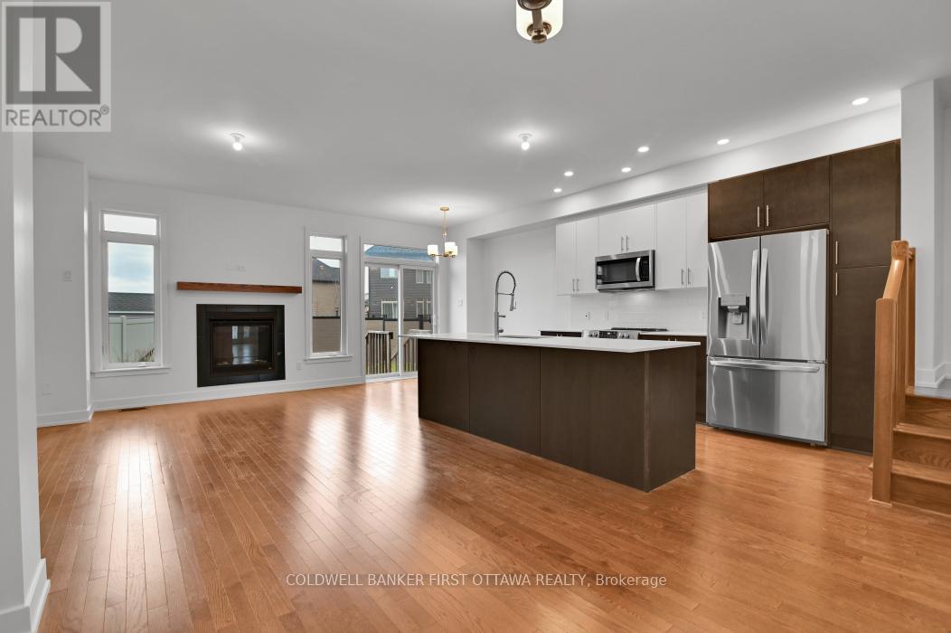 2305 Goldhawk Drive, Ottawa, ON - Indoor Photo Showing Kitchen With Upgraded Kitchen