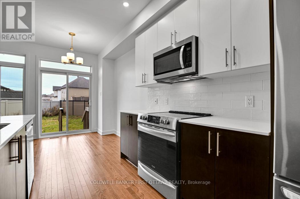 2305 Goldhawk Drive, Ottawa, ON - Indoor Photo Showing Kitchen With Upgraded Kitchen