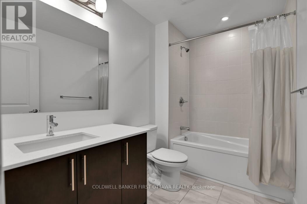 2305 Goldhawk Drive, Ottawa, ON - Indoor Photo Showing Bathroom