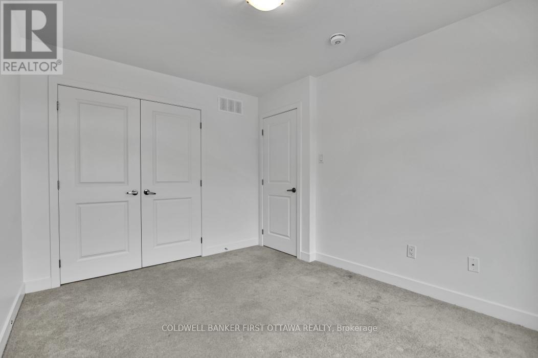 2305 Goldhawk Drive, Ottawa, ON - Indoor Photo Showing Other Room