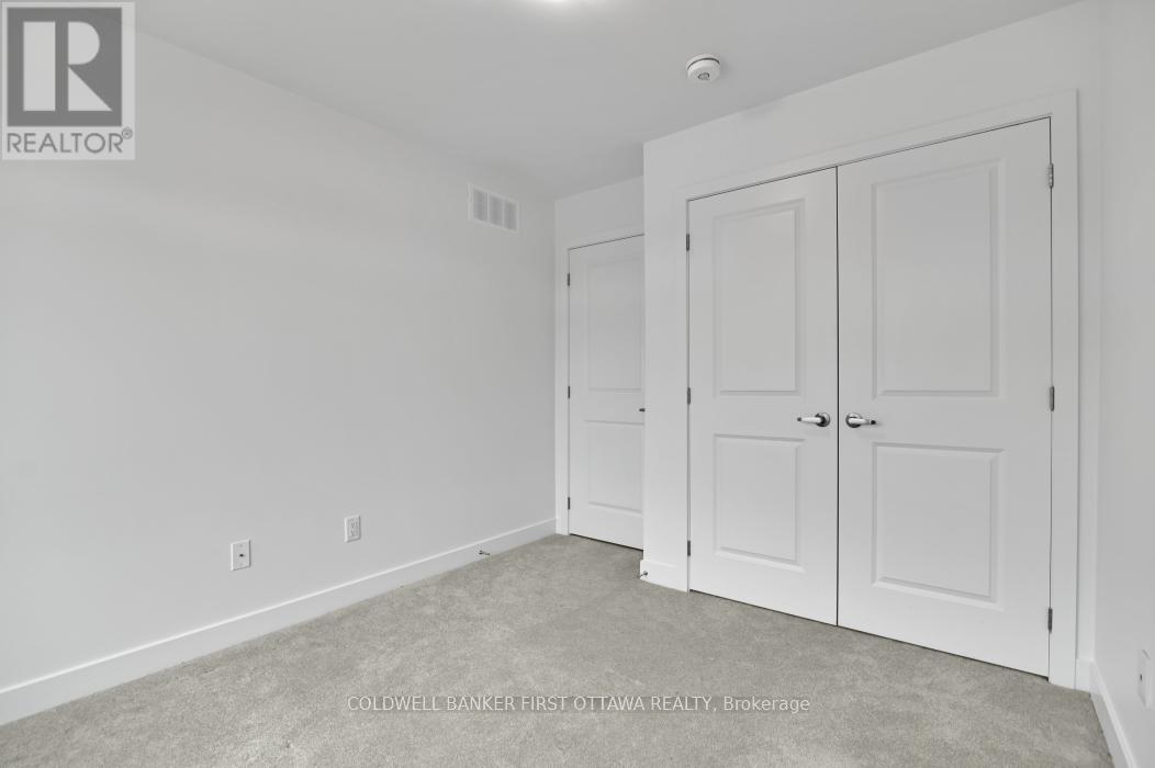 2305 Goldhawk Drive, Ottawa, ON - Indoor Photo Showing Other Room