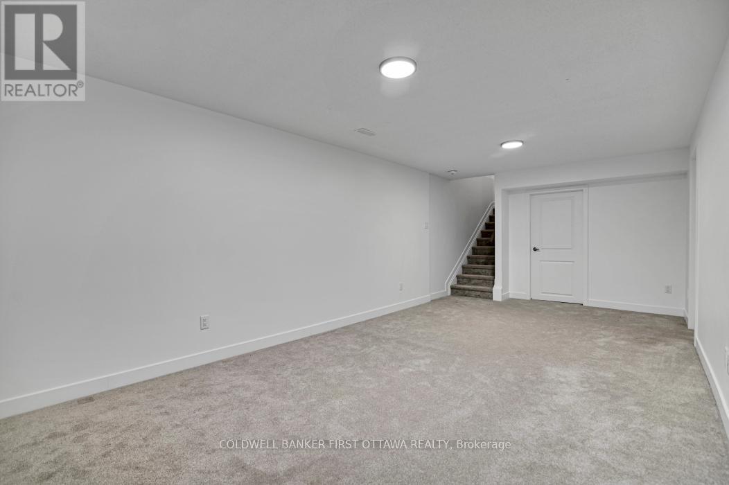 2305 Goldhawk Drive, Ottawa, ON - Indoor Photo Showing Other Room