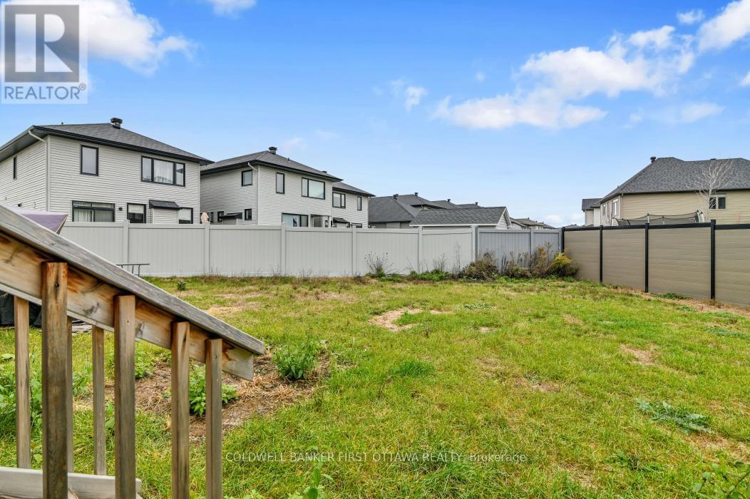 2305 Goldhawk Drive, Ottawa, ON - Outdoor