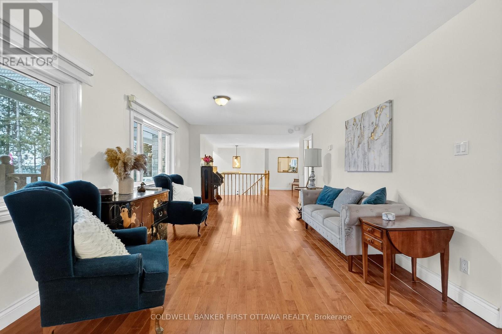 1110 Dunning Road, Ottawa, ON - Indoor Photo Showing Living Room