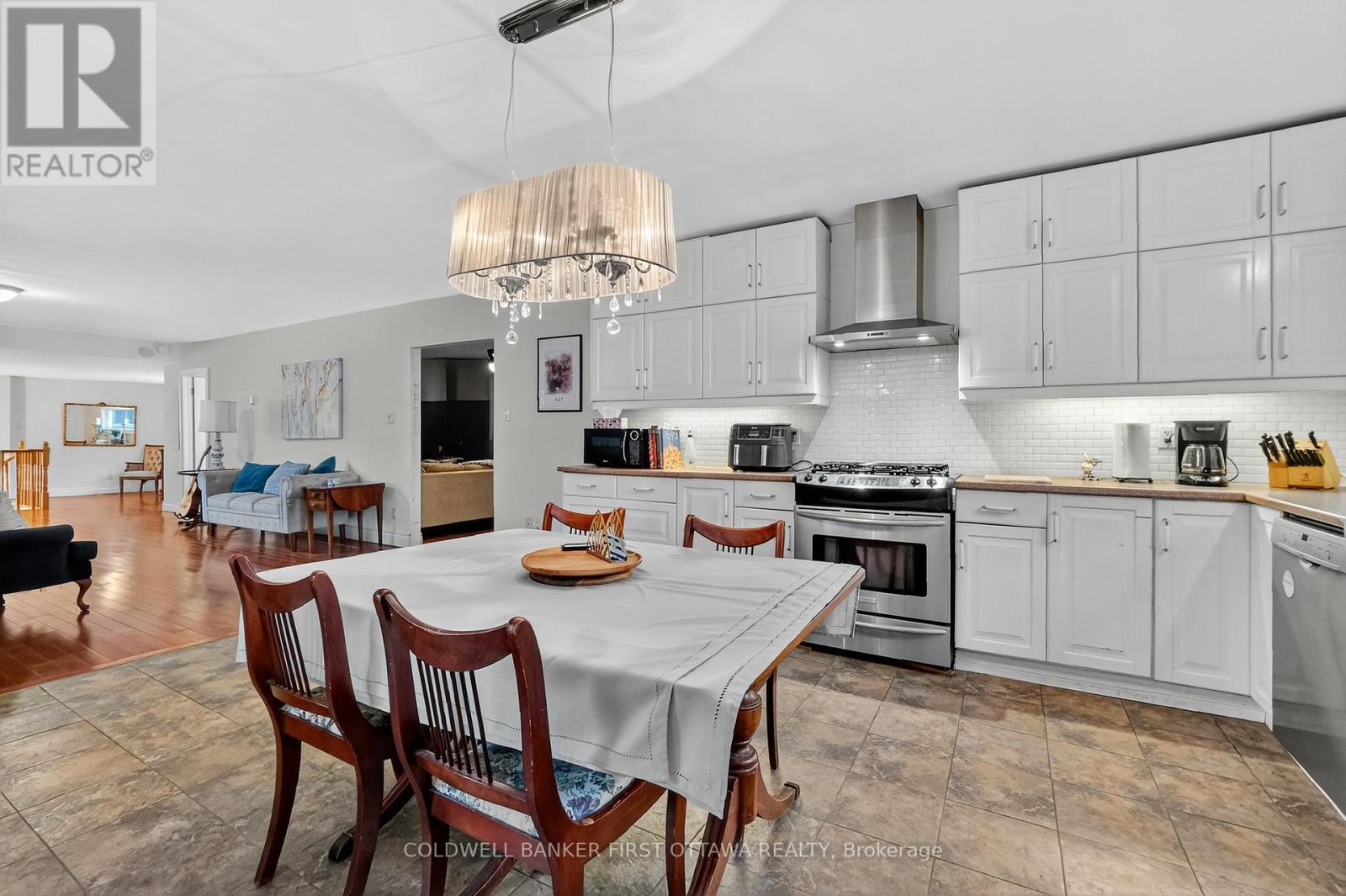 1110 Dunning Road, Ottawa, ON - Indoor