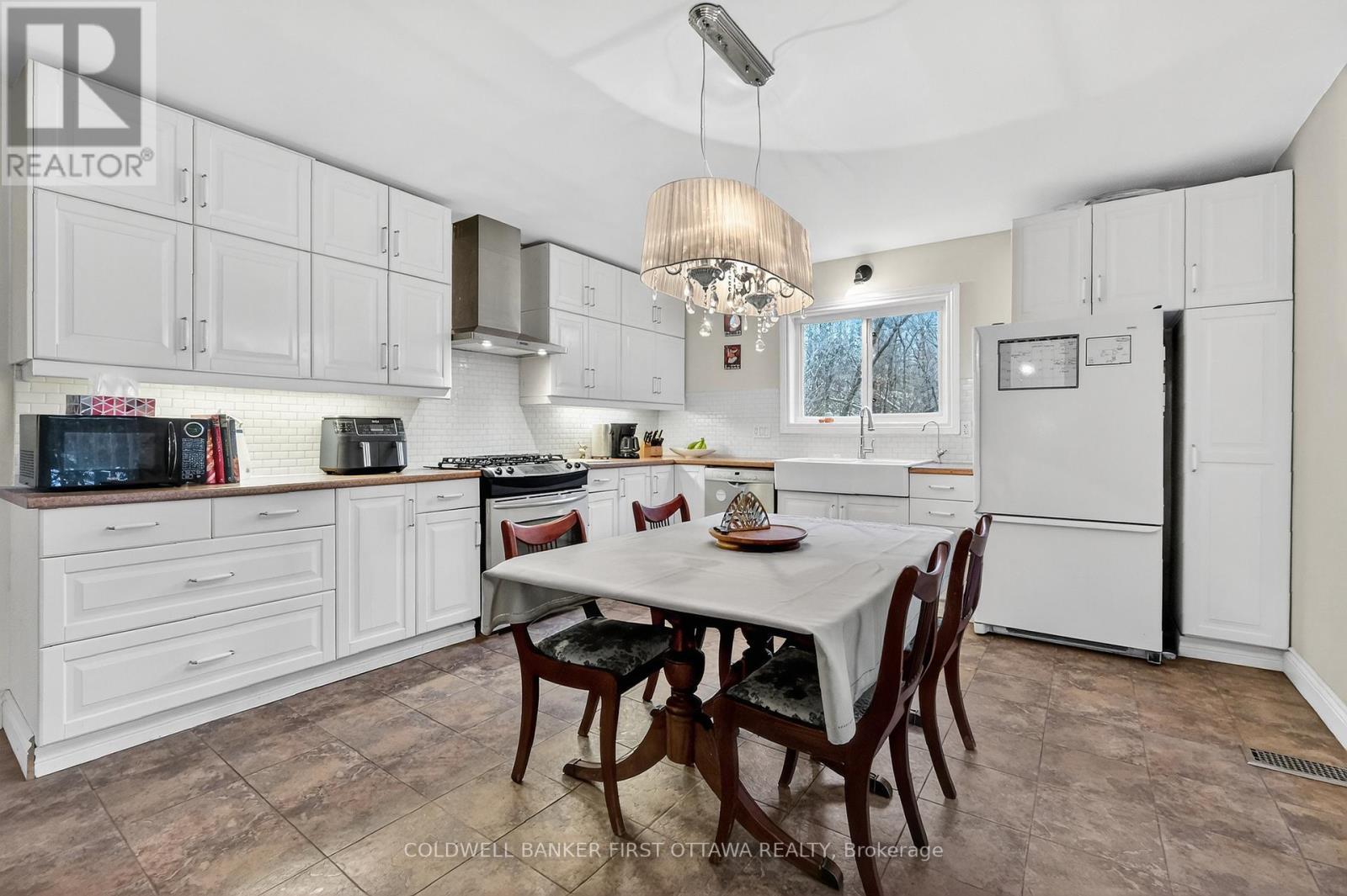 1110 Dunning Road, Ottawa, ON - Indoor