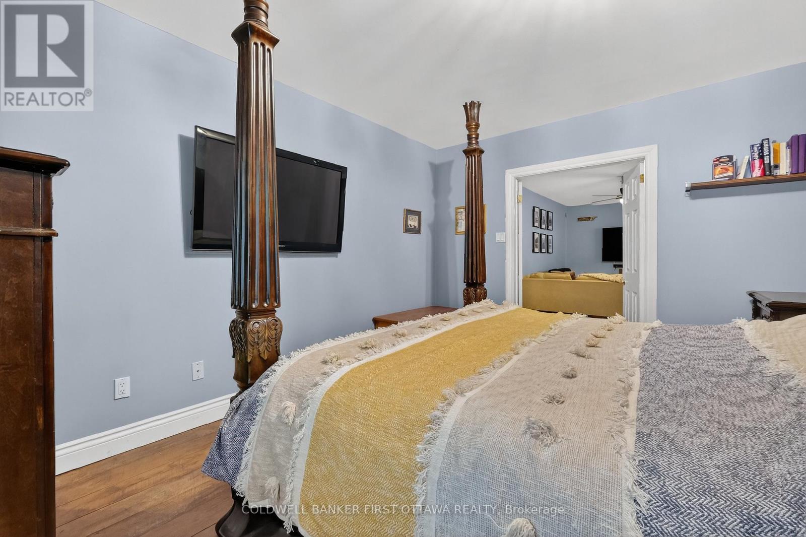 1110 Dunning Road, Ottawa, ON - Indoor Photo Showing Bedroom