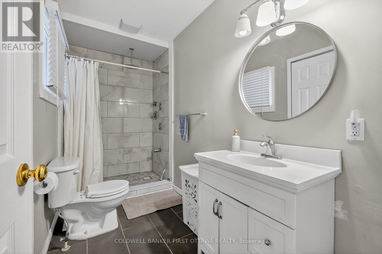 1110 Dunning Road, Ottawa, ON - Indoor Photo Showing Bathroom