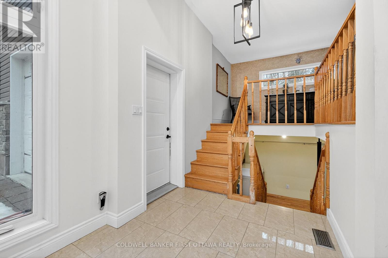 Front Entrance - 1110 Dunning Road, Ottawa, ON - Indoor Photo Showing Other Room