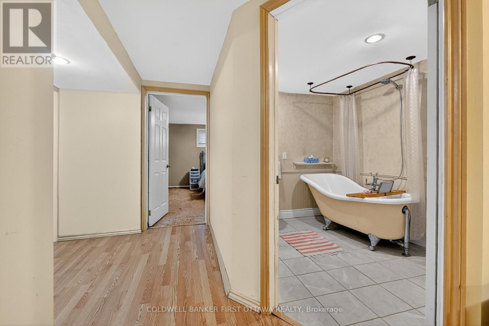 1110 Dunning Road, Ottawa, ON - Indoor