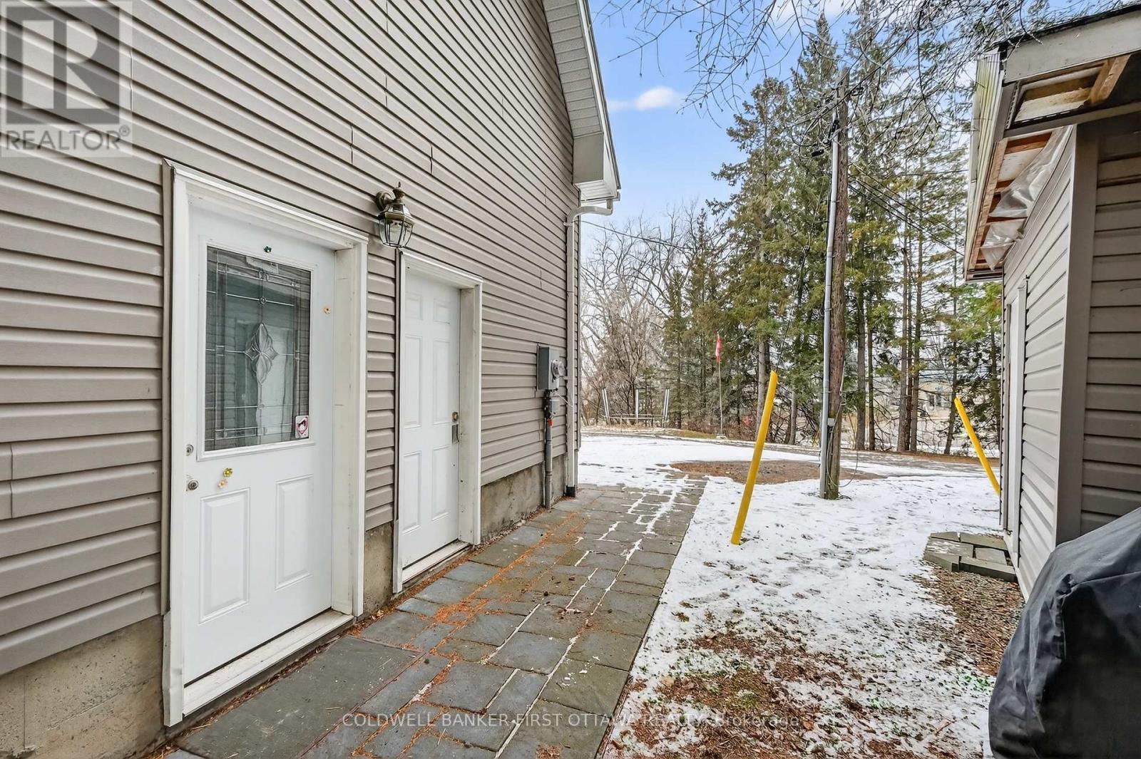 Apartment Entrance - 1110 Dunning Road, Ottawa, ON - Outdoor With Exterior