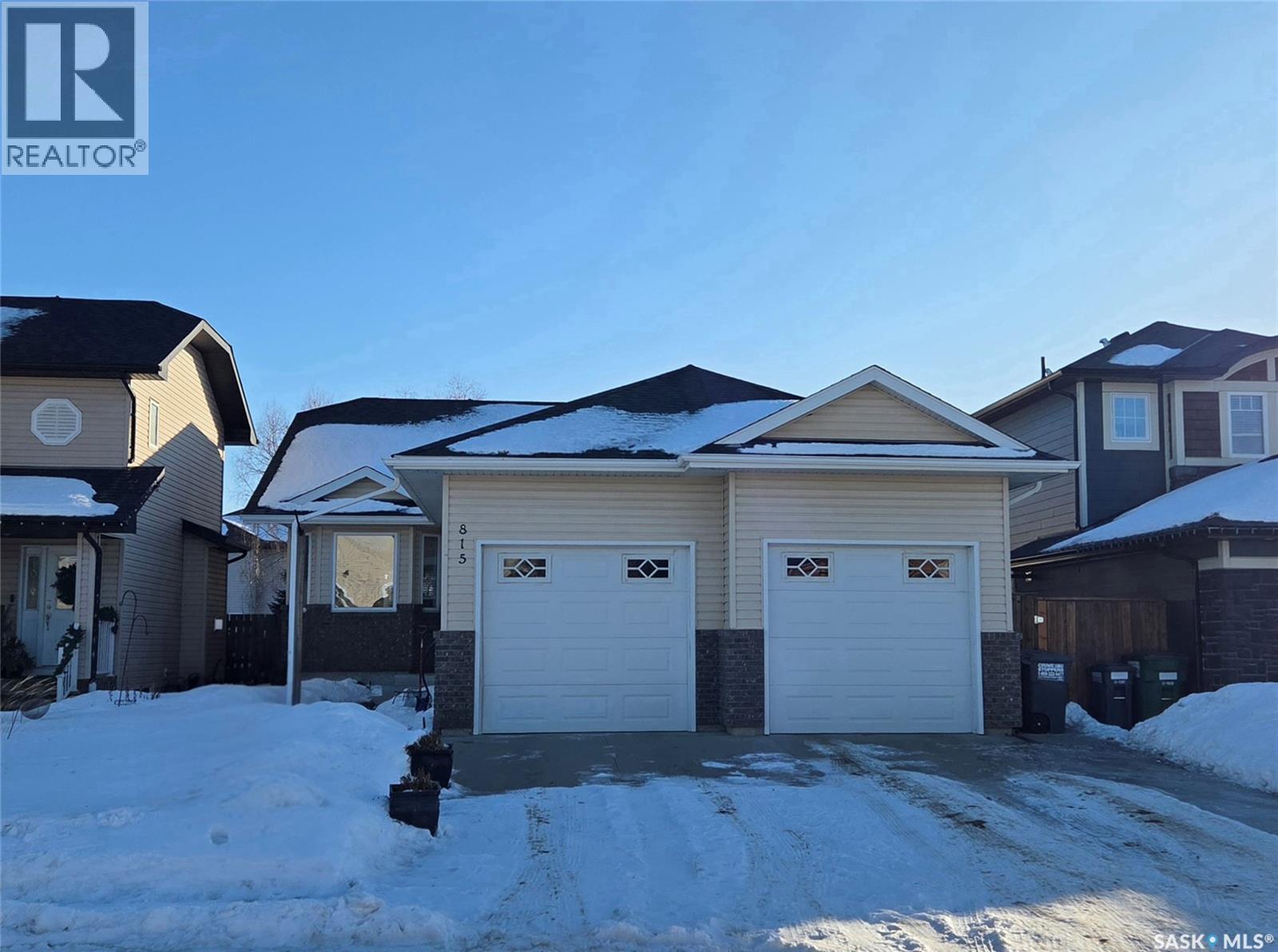 815 Lynd Crescent, Saskatoon, SK - Outdoor With Facade
