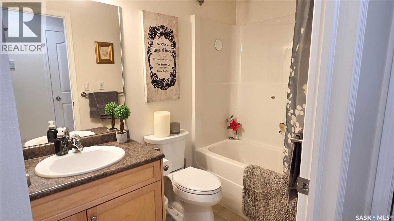 815 Lynd Crescent, Saskatoon, SK - Indoor Photo Showing Bathroom
