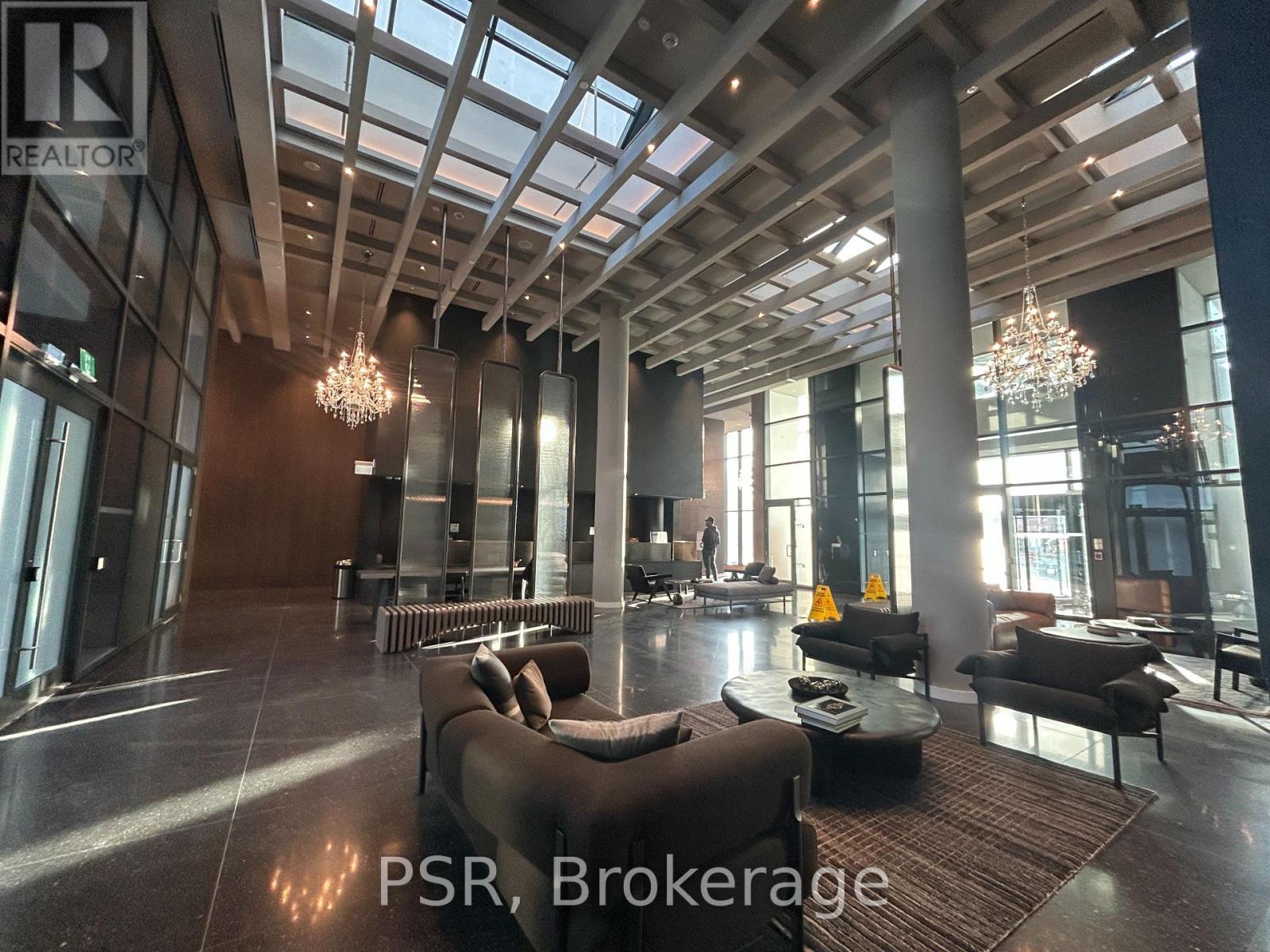 2510 - 8 Interchange Way S, Vaughan, ON - Indoor Photo Showing Other Room