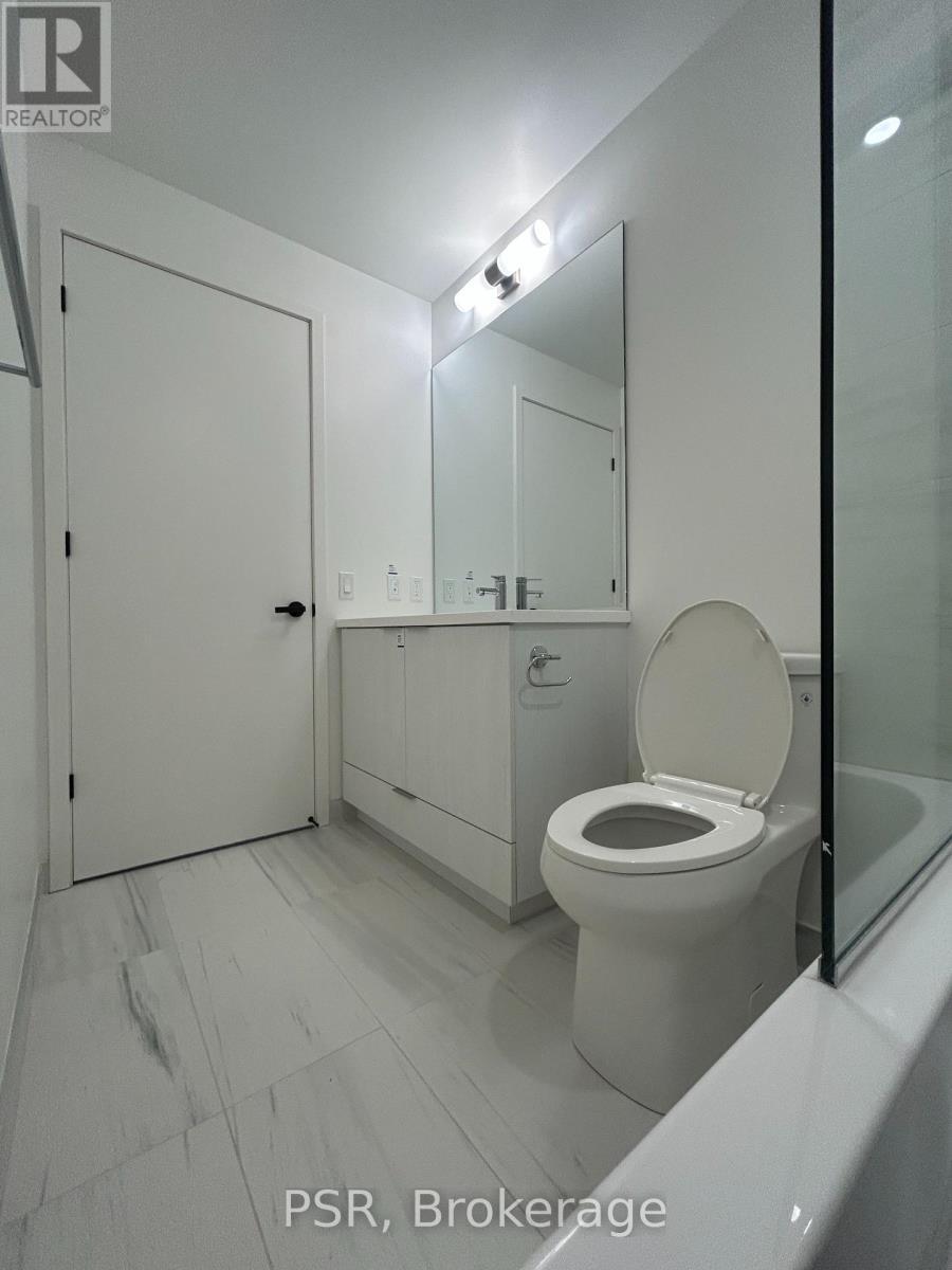 2510 - 8 Interchange Way S, Vaughan, ON - Indoor Photo Showing Bathroom