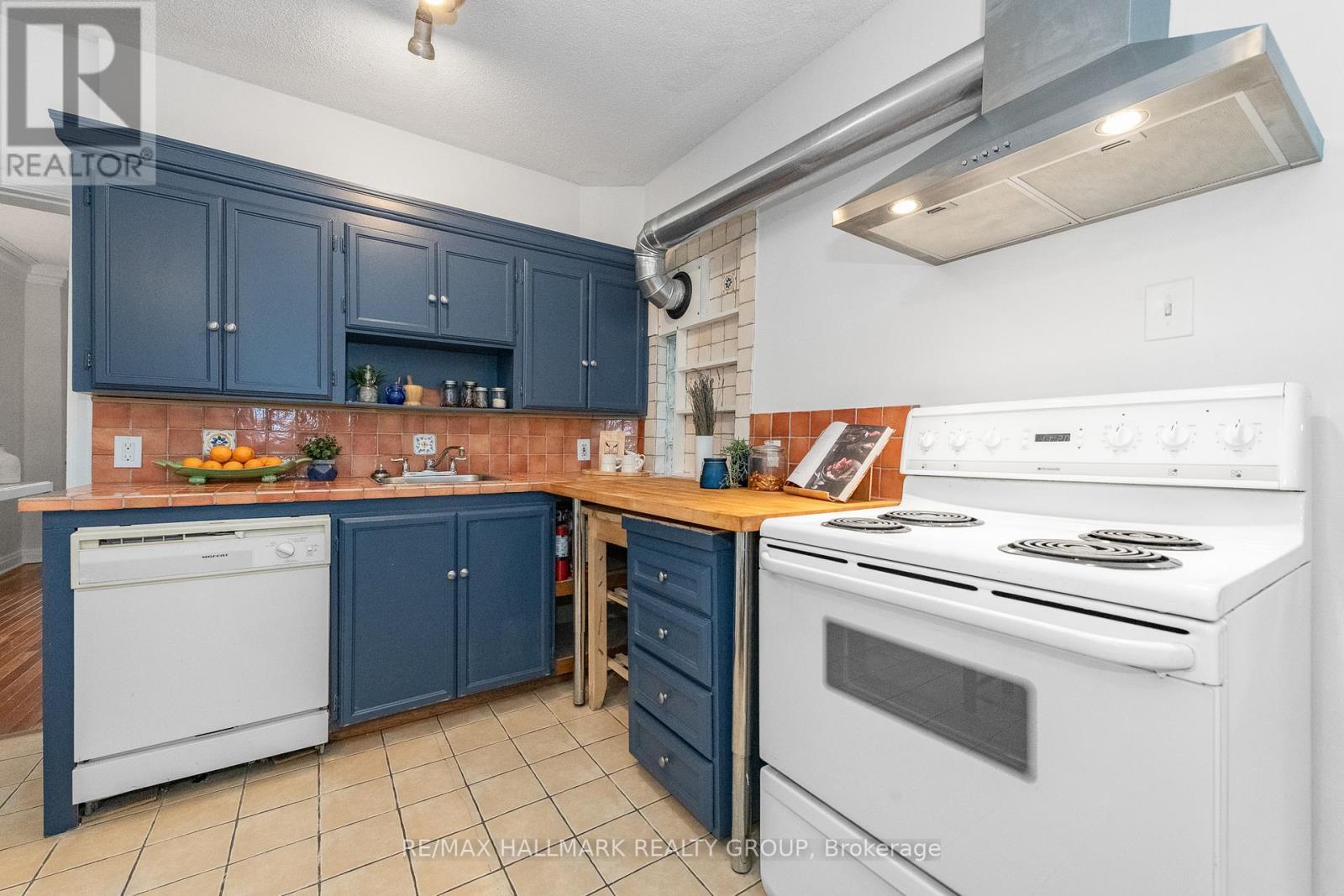 82 Beech Street, Ottawa, ON - Indoor Photo Showing Kitchen