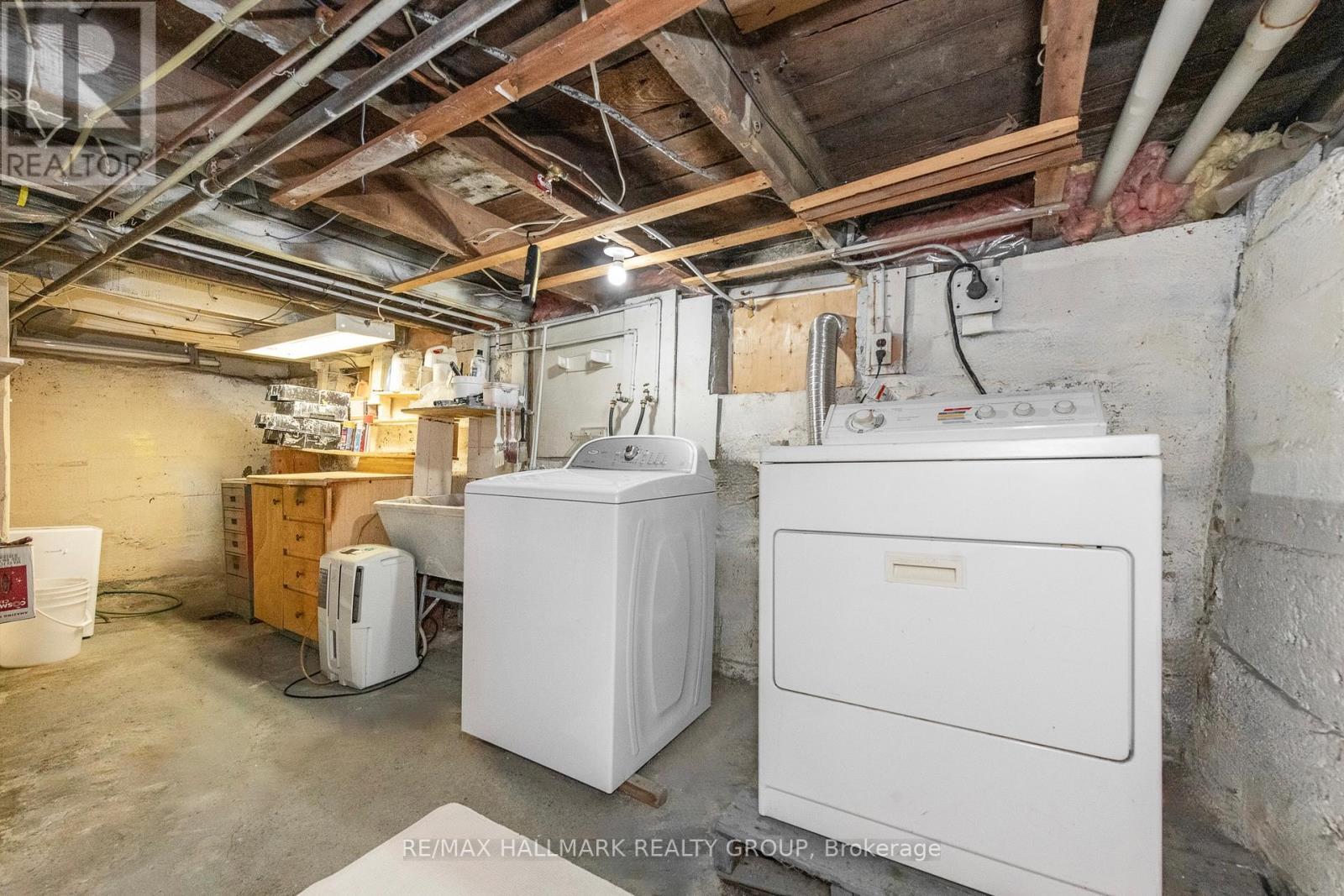 82 Beech Street, Ottawa, ON - Indoor Photo Showing Laundry Room