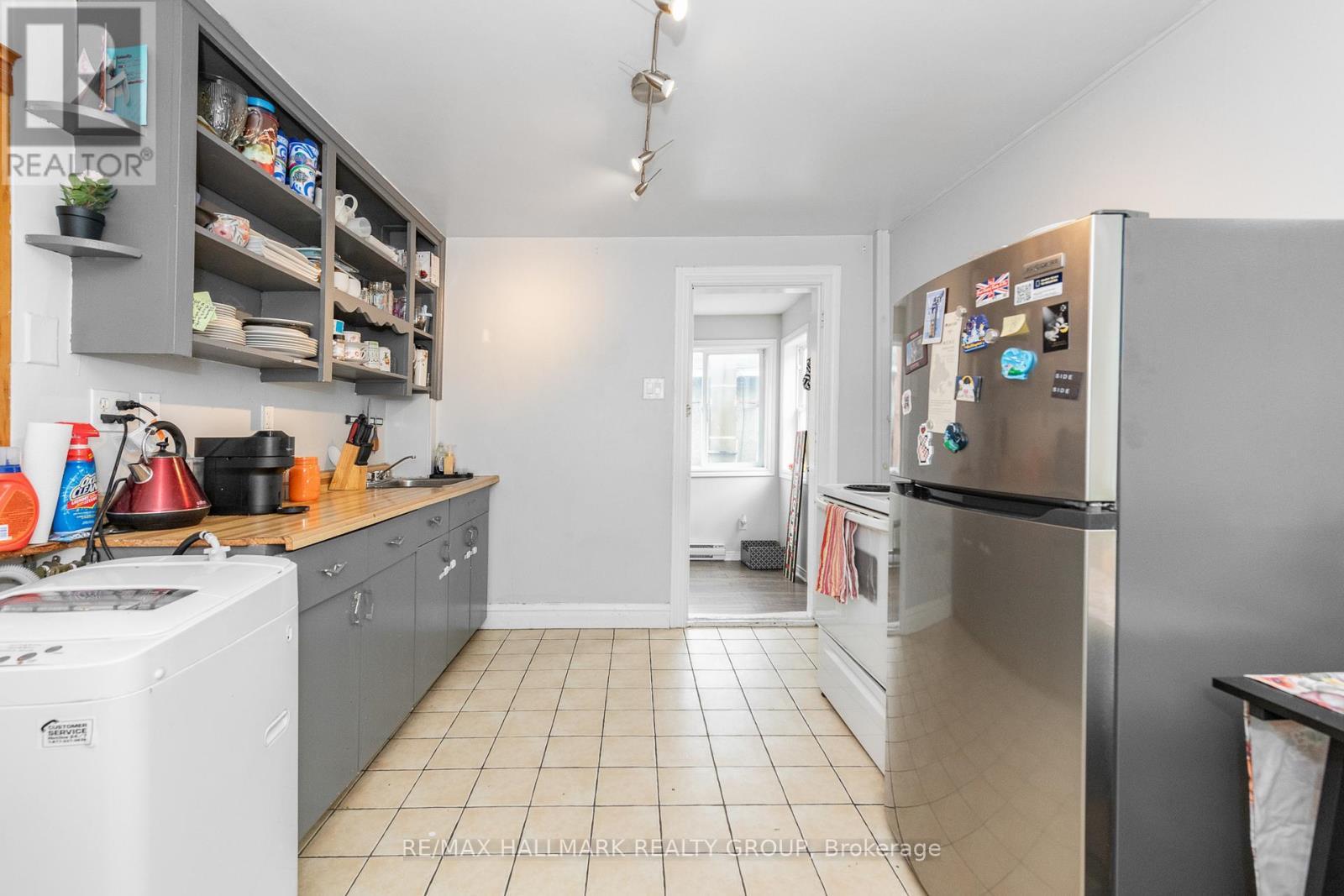 82 Beech Street, Ottawa, ON - Indoor Photo Showing Kitchen