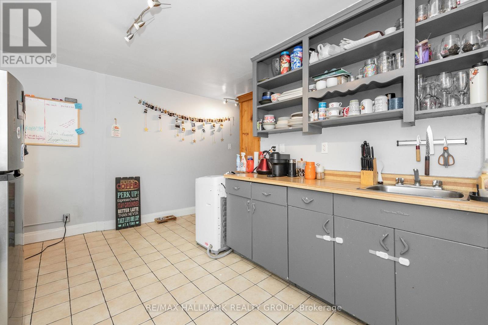 82 Beech Street, Ottawa, ON - Indoor