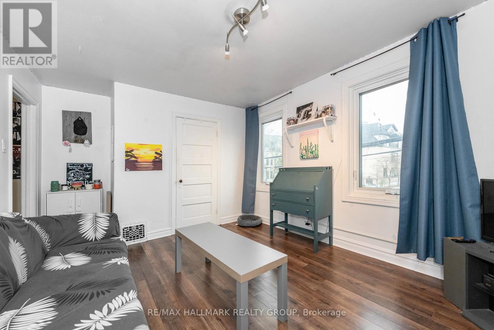 82 Beech Street, Ottawa, ON - Indoor Photo Showing Living Room