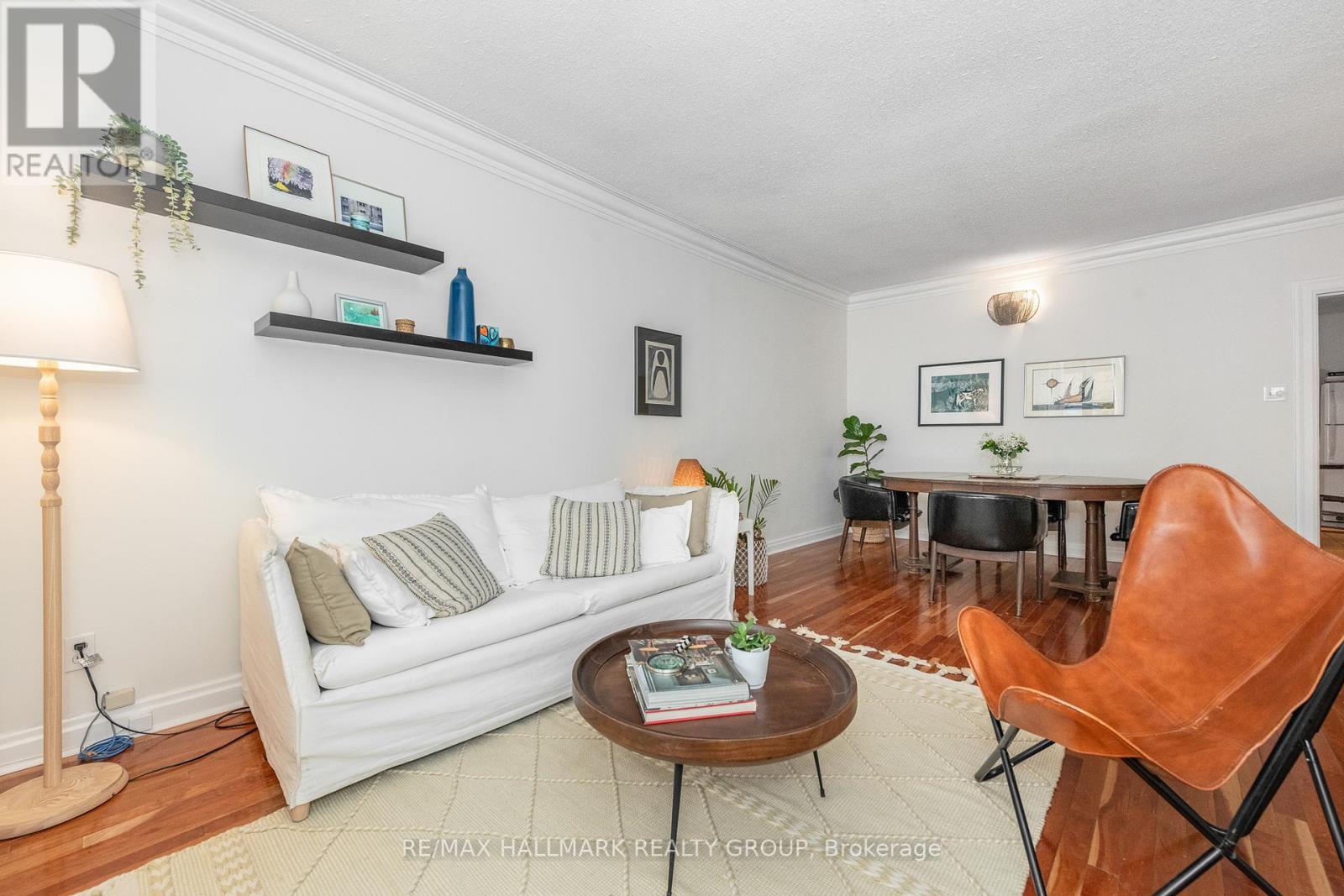 82 Beech Street, Ottawa, ON - Indoor Photo Showing Living Room