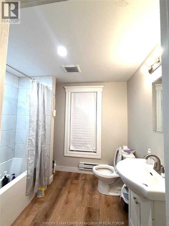 235-237 Crawford Unit# Upper, Windsor, ON - Indoor Photo Showing Bathroom
