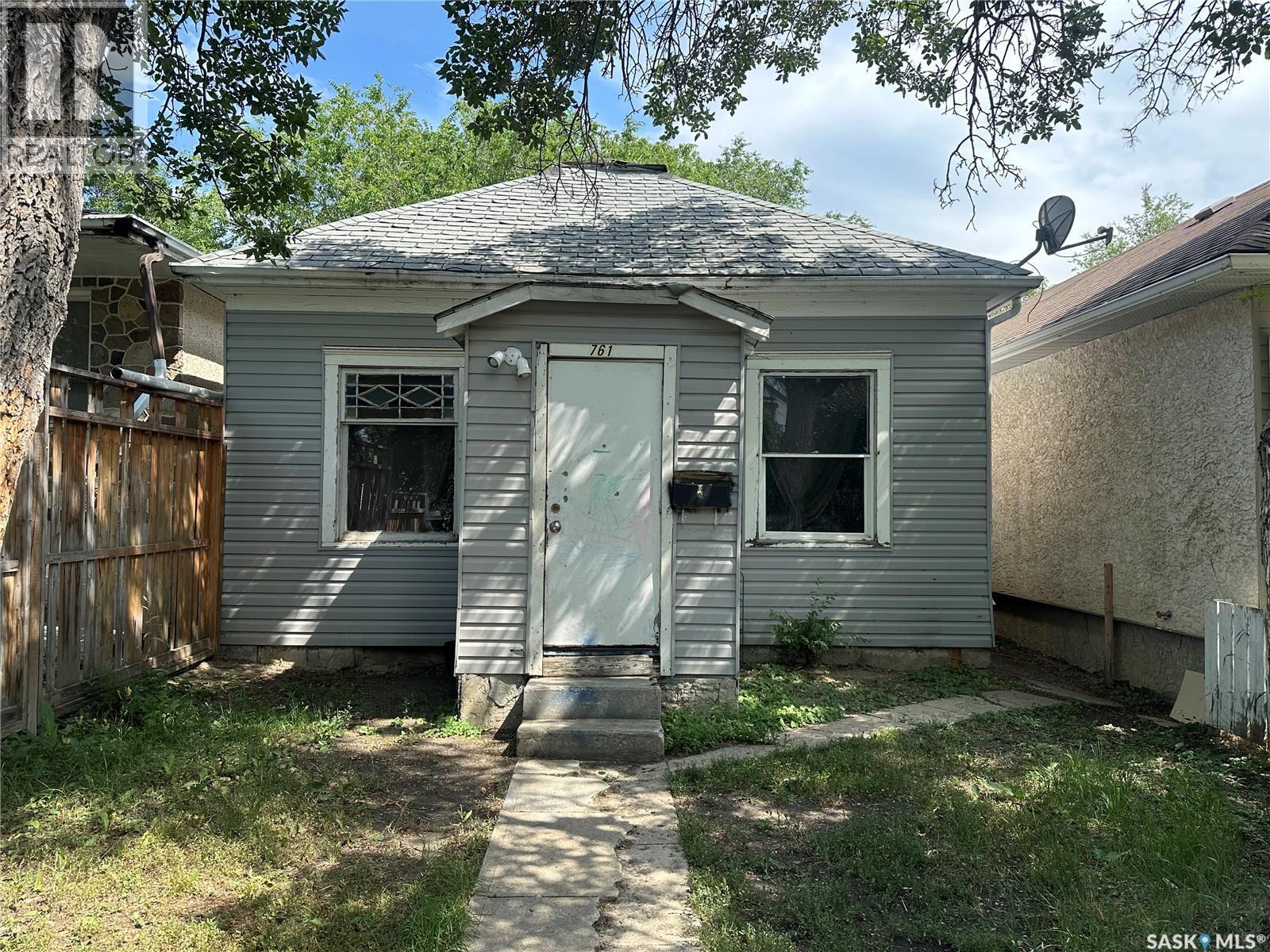 761 Athol Street, Regina, SK - Outdoor
