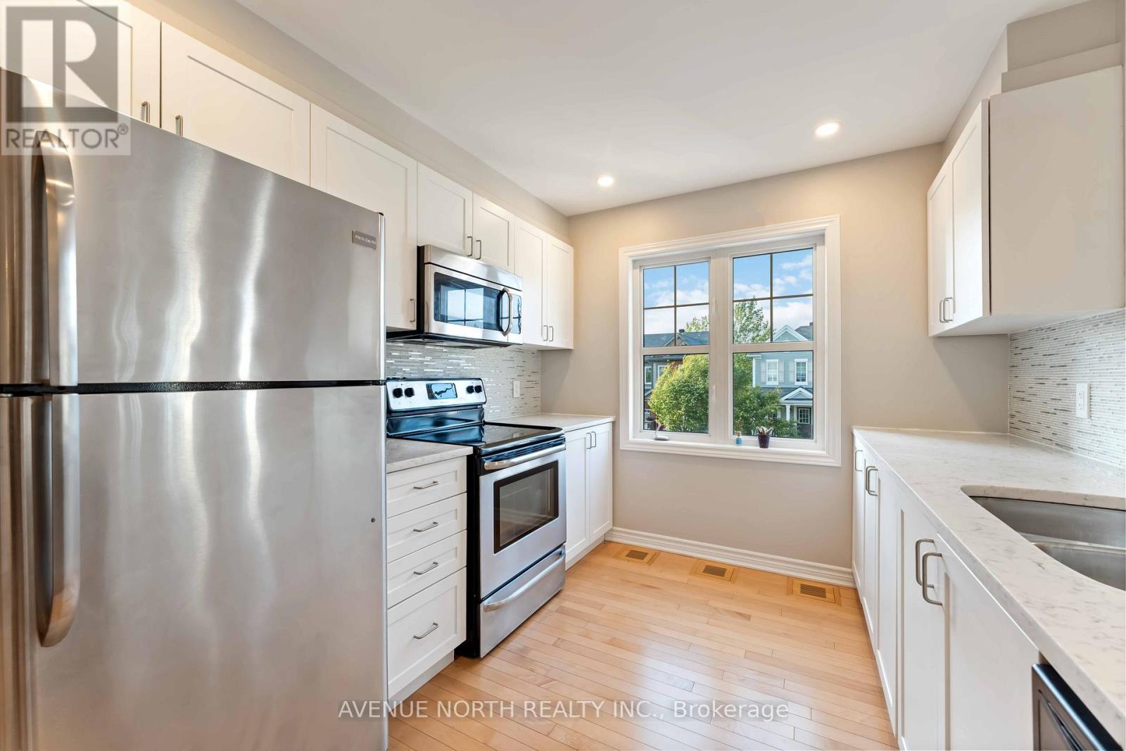 191 Soleil Avenue, Ottawa, ON - Indoor Photo Showing Kitchen With Stainless Steel Kitchen With Upgraded Kitchen