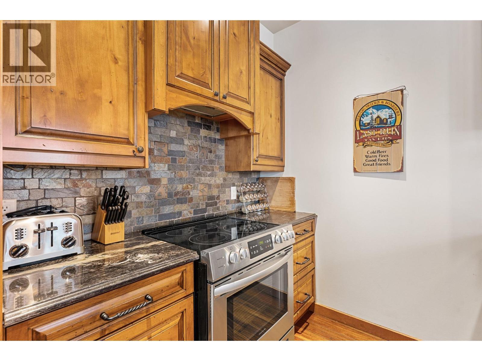 255 Feathertop Way Unit# 14, Big White, BC - Indoor Photo Showing Kitchen