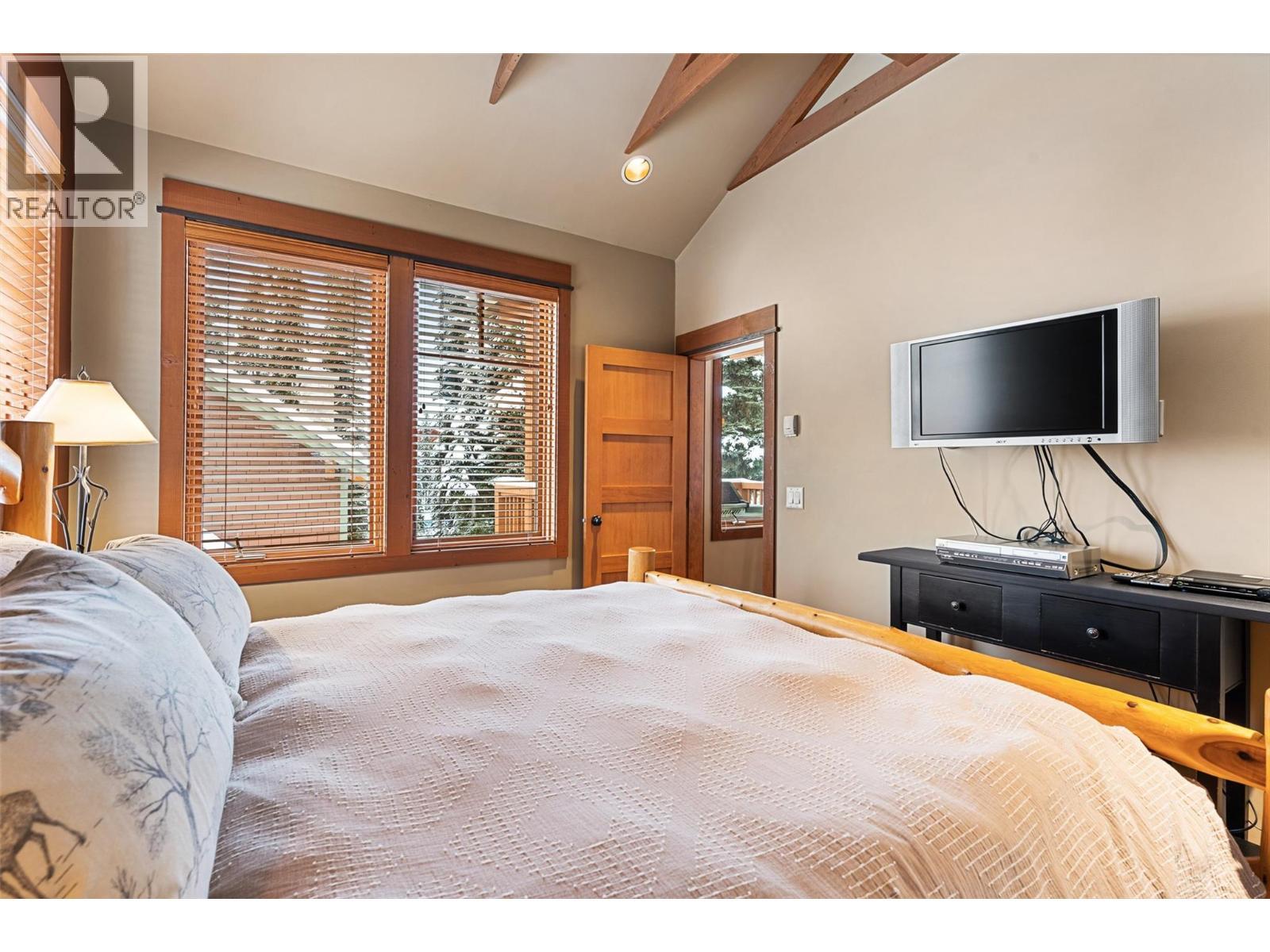 255 Feathertop Way Unit# 14, Big White, BC - Indoor Photo Showing Bedroom