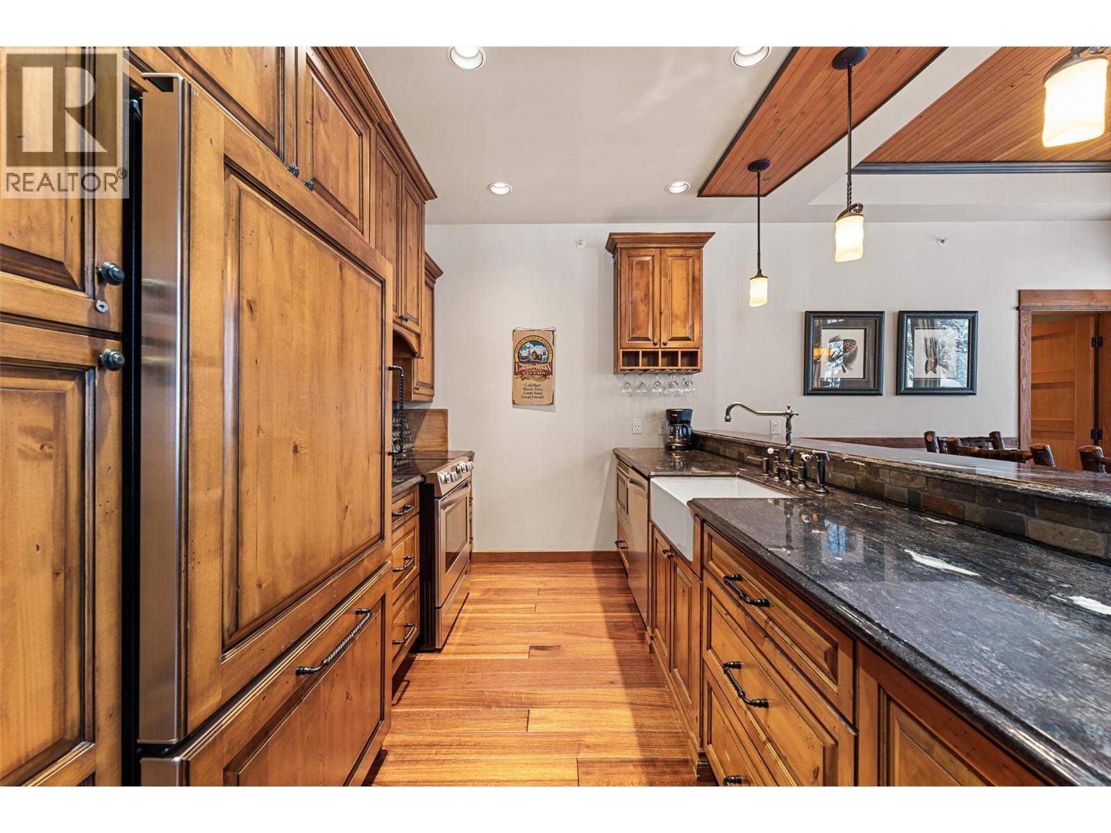255 Feathertop Way Unit# 14, Big White, BC - Indoor Photo Showing Kitchen
